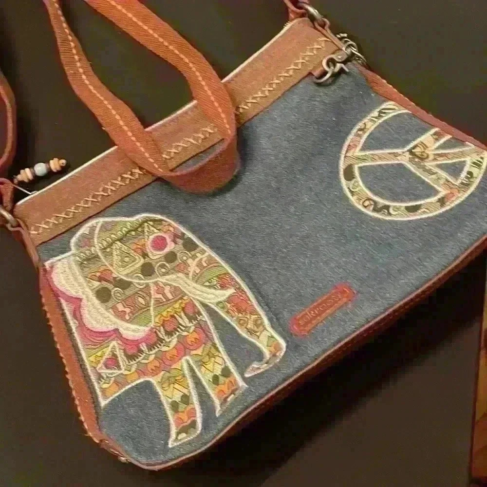 Beautiful boho elephant sakroots denim messenger bag. Never used  🐘🐘